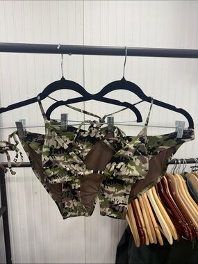 NWOT, SKIMS Bikini Bundle!! Camo Triangle Bikini Set including 2 bottoms:XL TopL